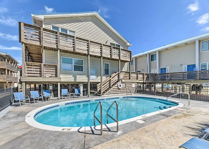 With Pool Holiday home Gulf Shores